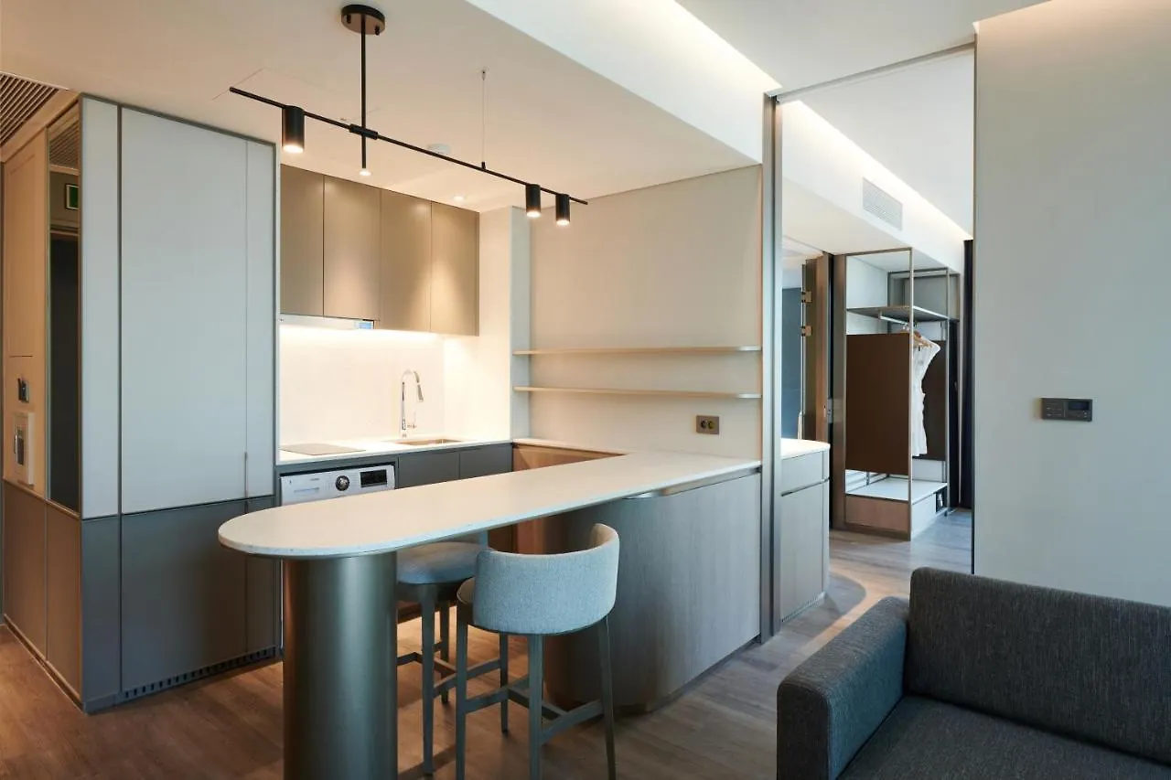 Nine Tree Premier Rokaus Hotel Seoul Yongsan 4*,