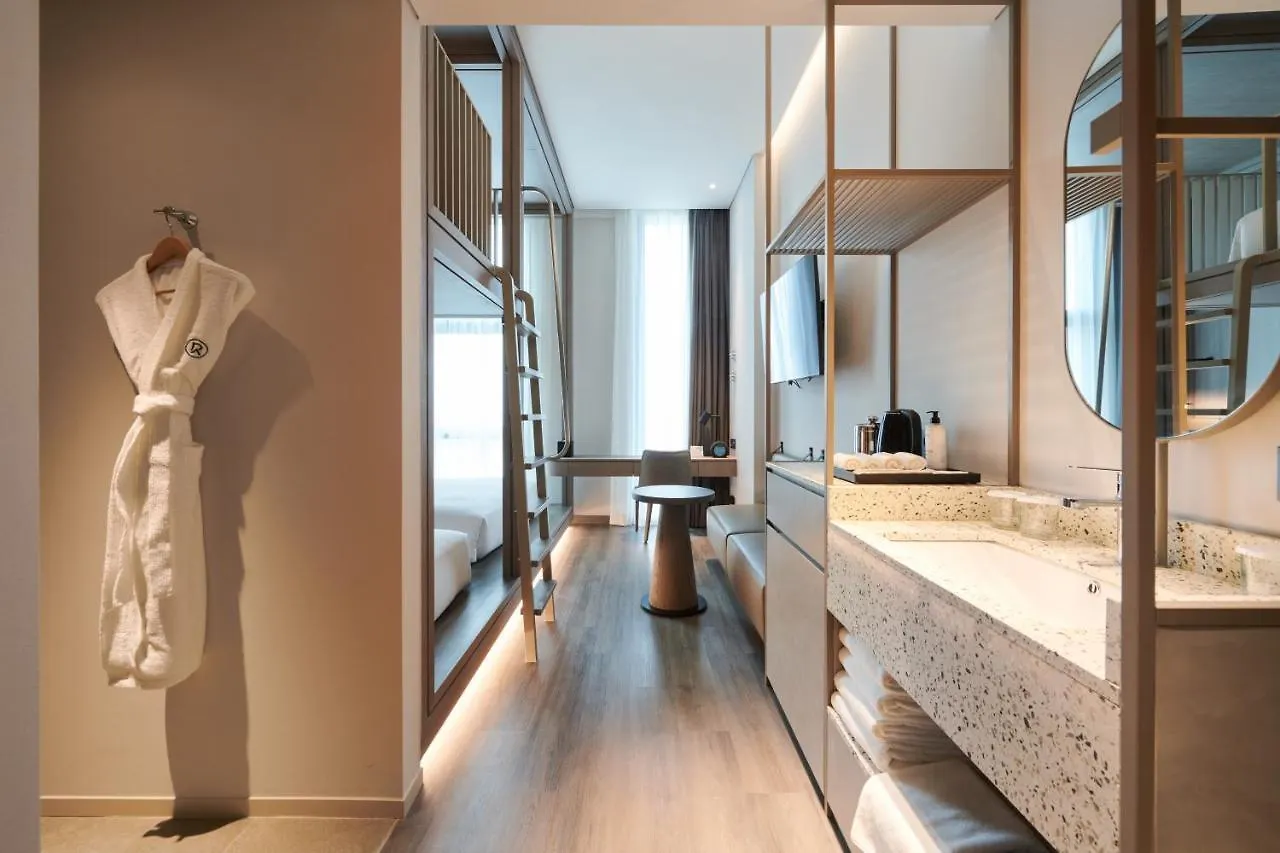 Nine Tree Premier Rokaus Hotel Seoul Yongsan 4*,